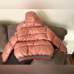 Burberry Coat (girl puffer coat) color:pink size:8y
